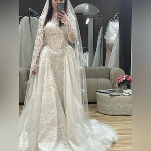 Elegant Lace Wedding Dress with Long Sleeves
